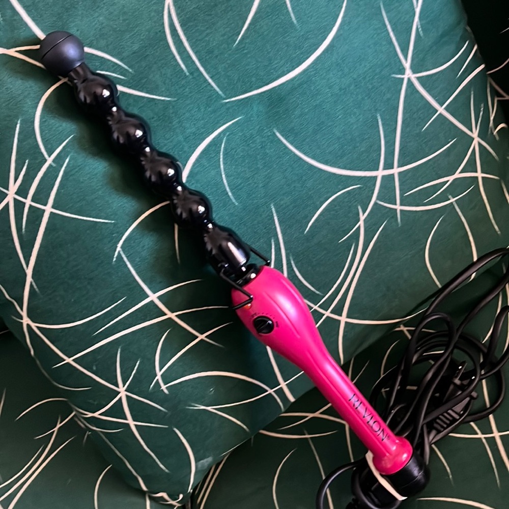 Revlon beach curl curling iron.